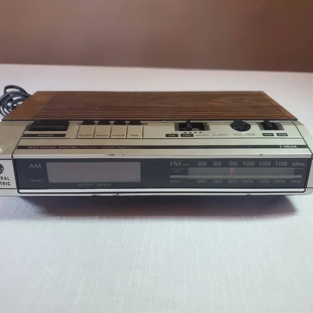 General Electric Alarm Clock Model 7-46308
